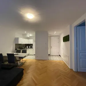  Appartamento 1st La Opera Suites
